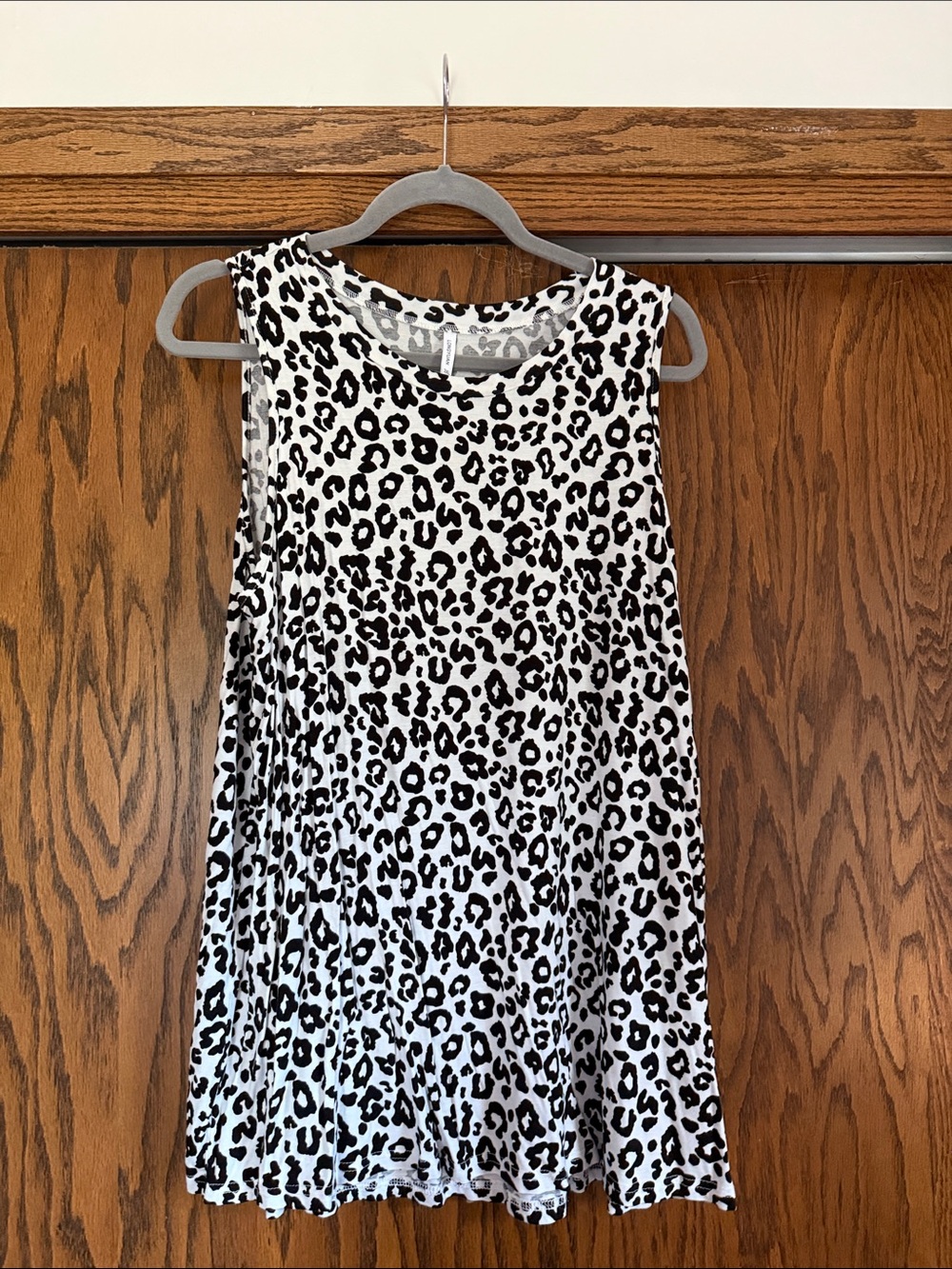 Black & White Leopard Print Sleeveless Tank Top